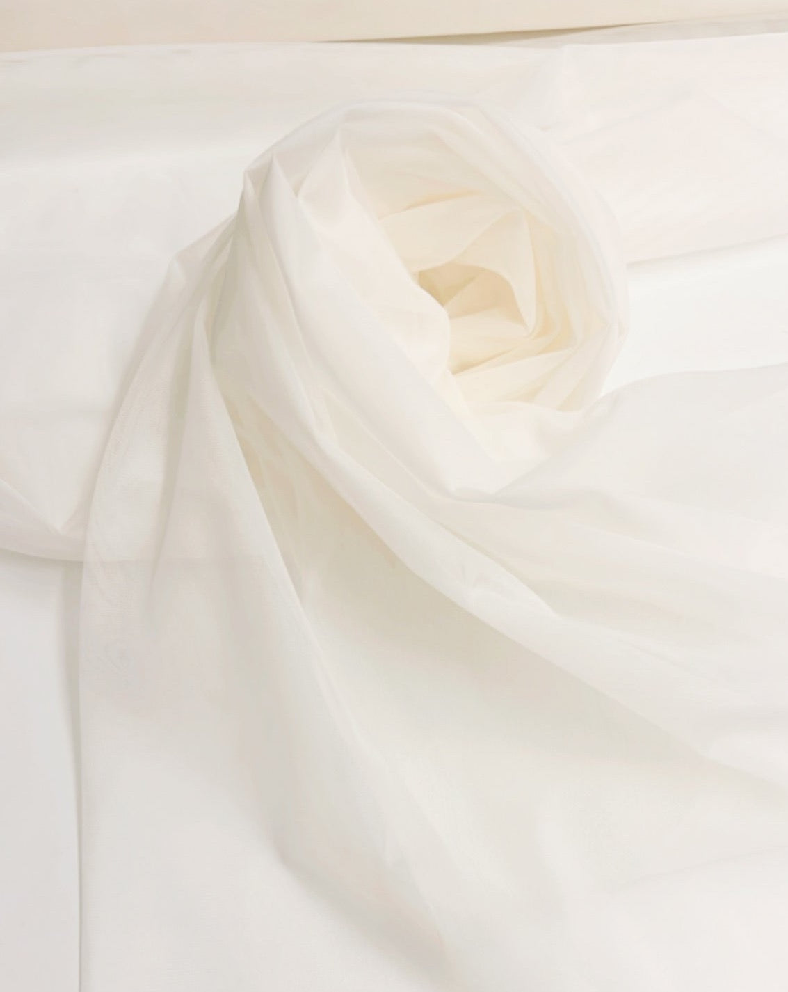 Tüll / Mesh , sehr fein und hochwertig in cream