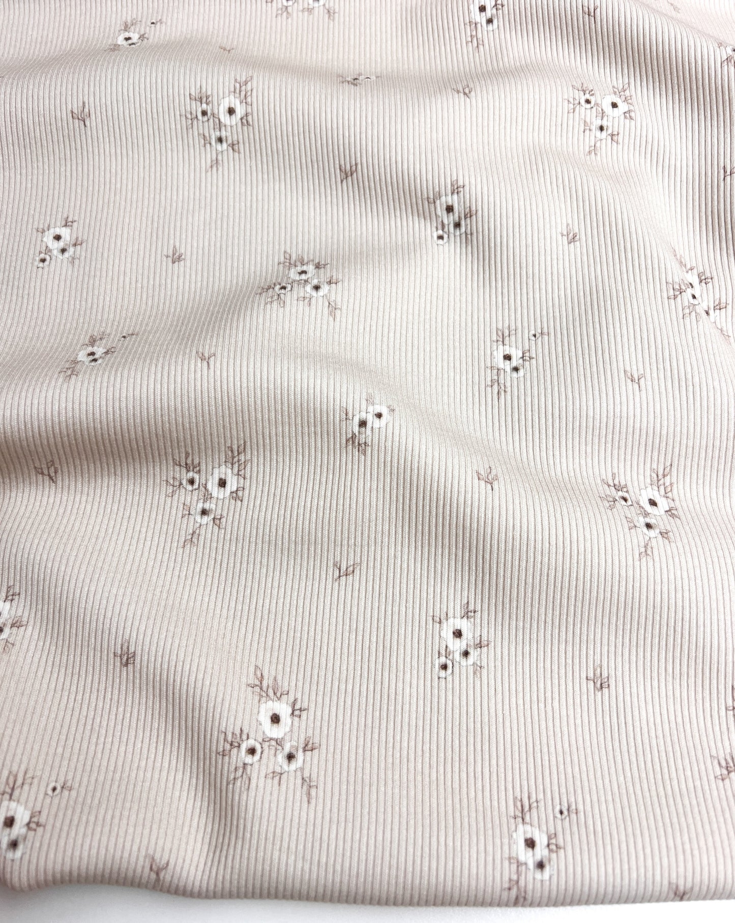 NEU Bio Ribjersey little white flowers on beige Eigenproduktion