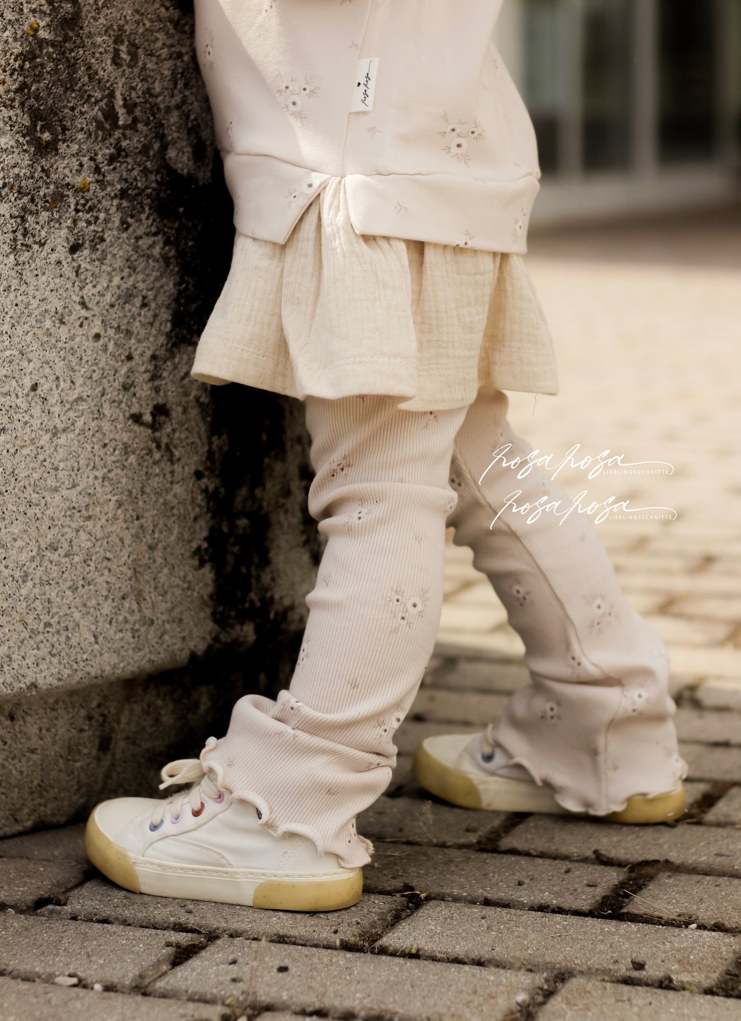 NEU Bio Ribjersey little white flowers on beige Eigenproduktion